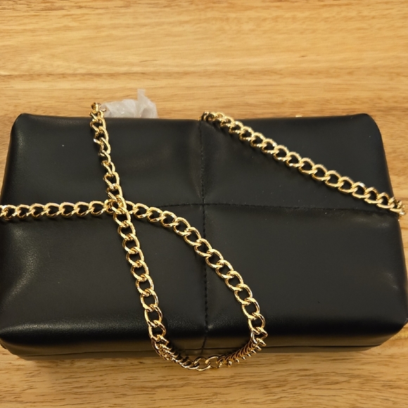 Elegant Black and Gold Chain Women's Crossbody Bag NWOT - Picture 1 of 4